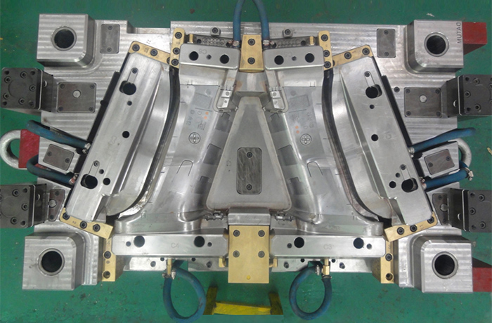 Plastic injection mold 006