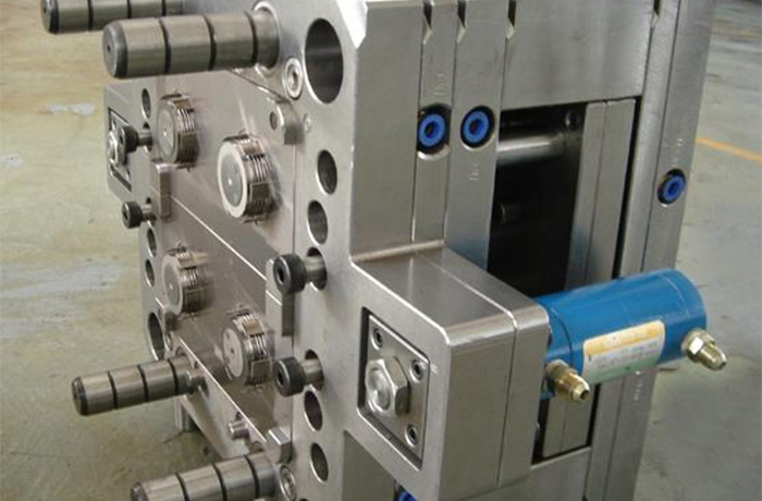 Plastic injection mold 013